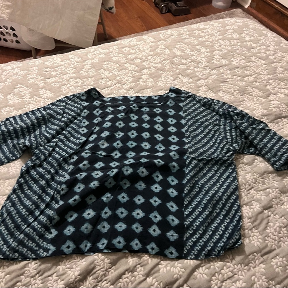 Elegant Women's Patterned Blouse
